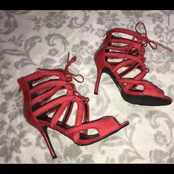 Wild Diva Shoes - Wild Diva size 10 Women’s Heels Zip Closure